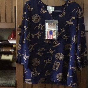 NWT Navy w/Gold Design 3/4 sleeve.